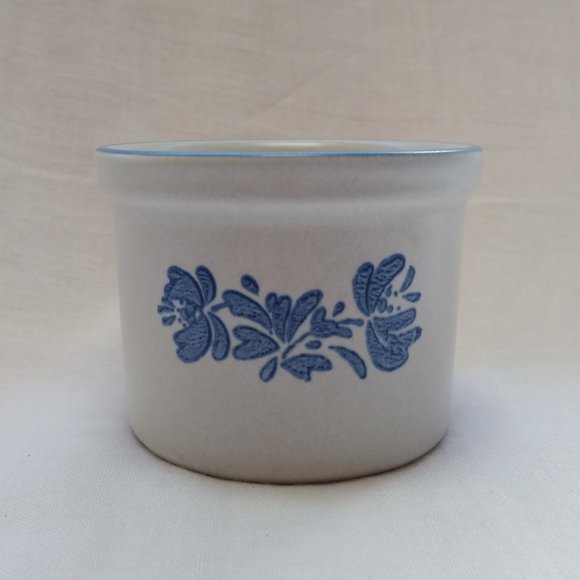 Vintage Pfaltzgraff Yorktowne Round Cheese Crock - Picture 1 of 7
